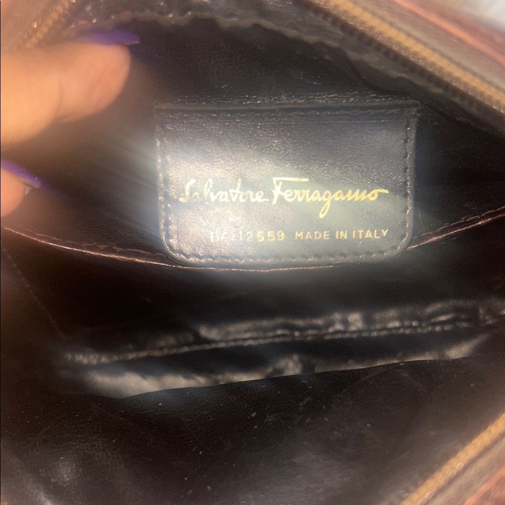 🚨VTG🚨RARE Salvatore Ferragamo CROCODILE EMBOSSED Leather Crossbody Bag
BA212559 - Picture 7 of 10